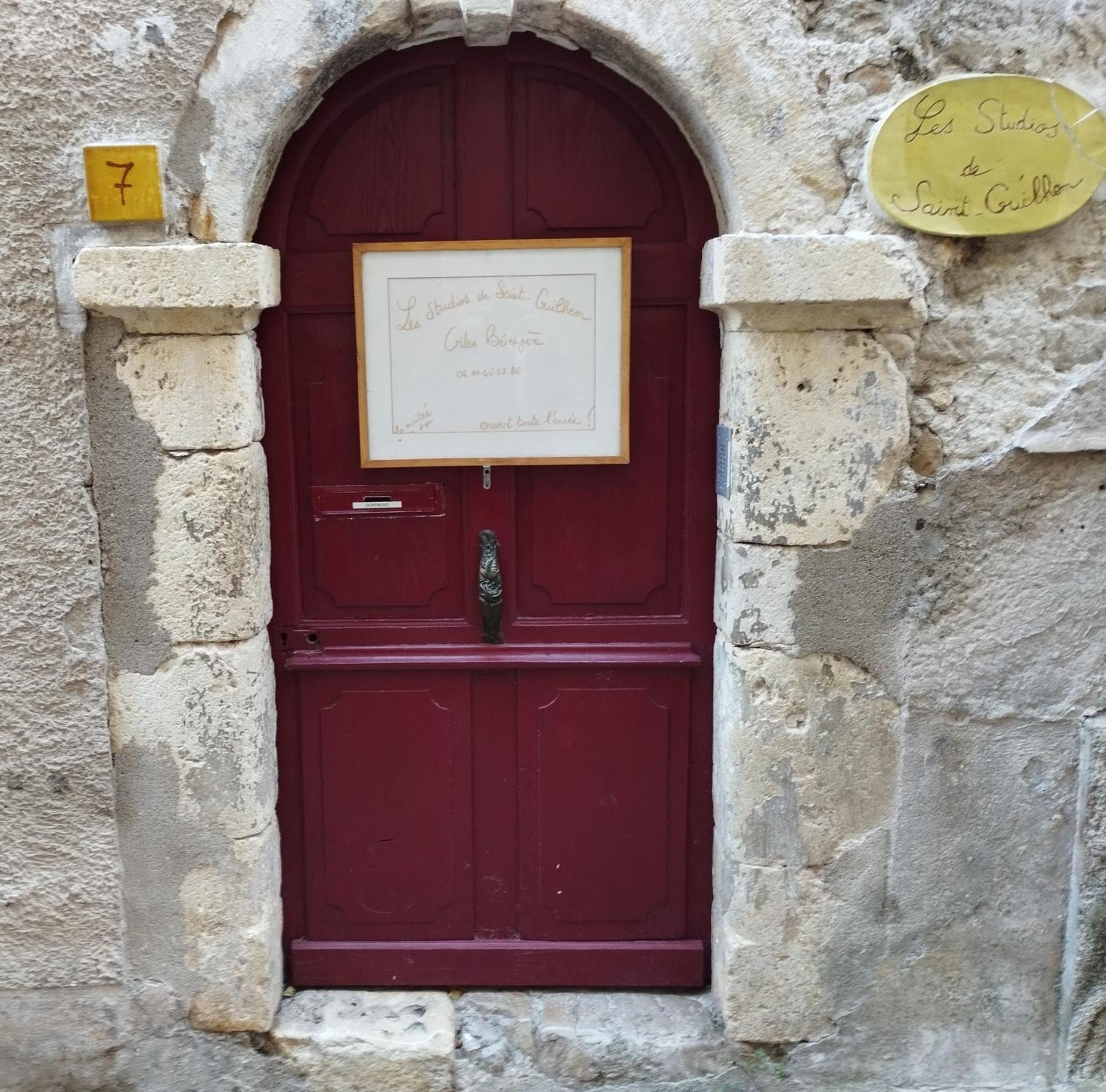 Les Studios De St Guilhem Saint-Guilhem-le-Desert Exterior photo